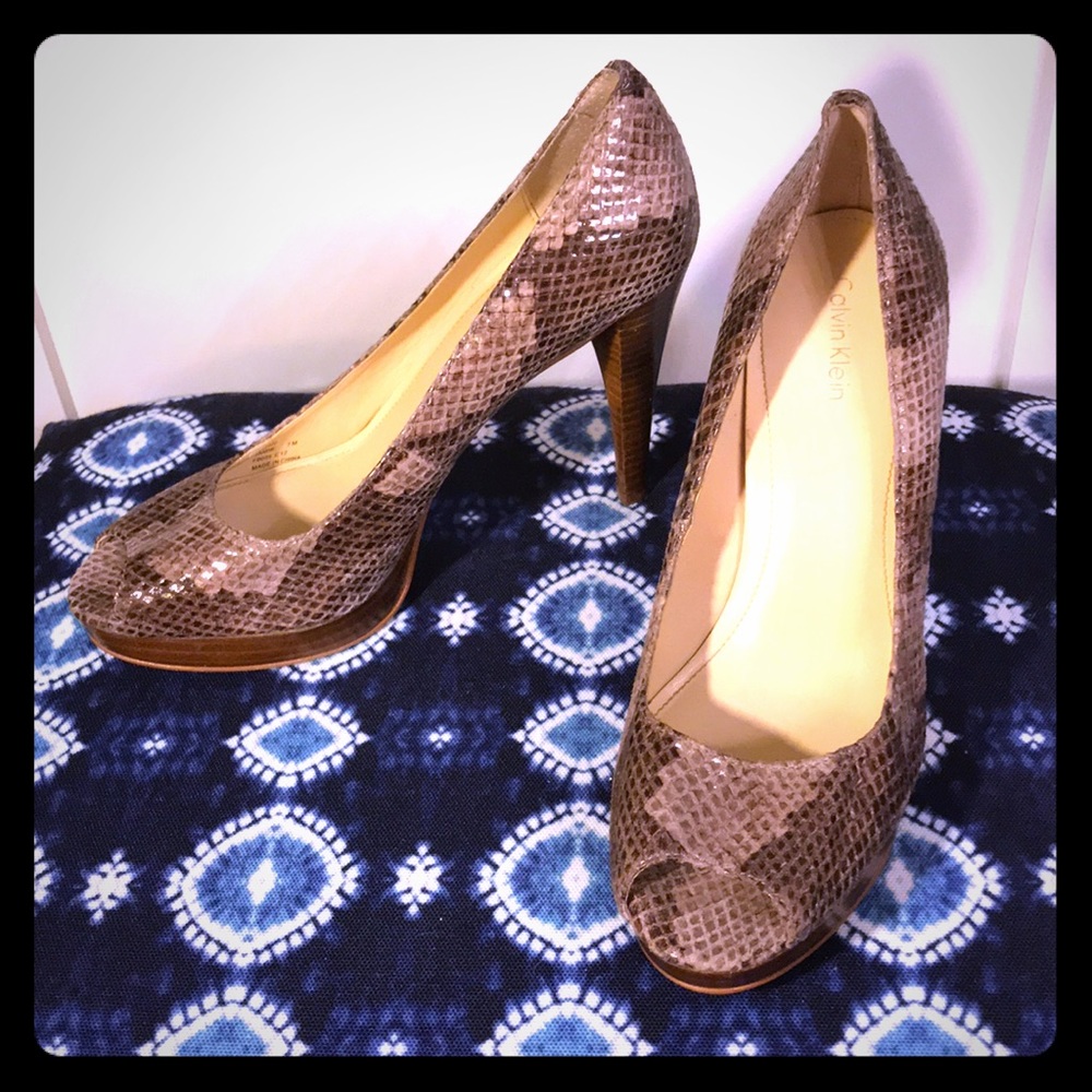 Calvin Klein Sandie snakeprint peeptoe pump